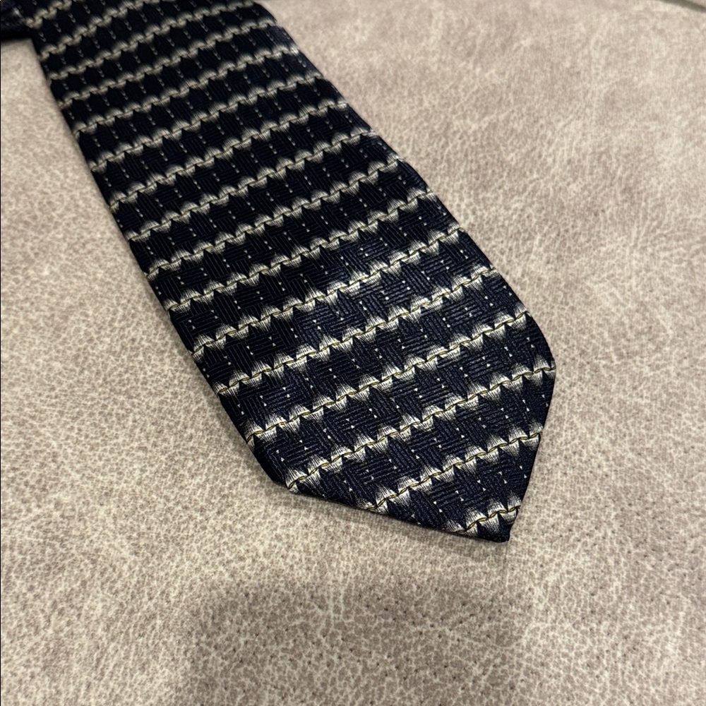 Vintage Marc Gibaldi Men's Tie in navy blue with wavy stripes